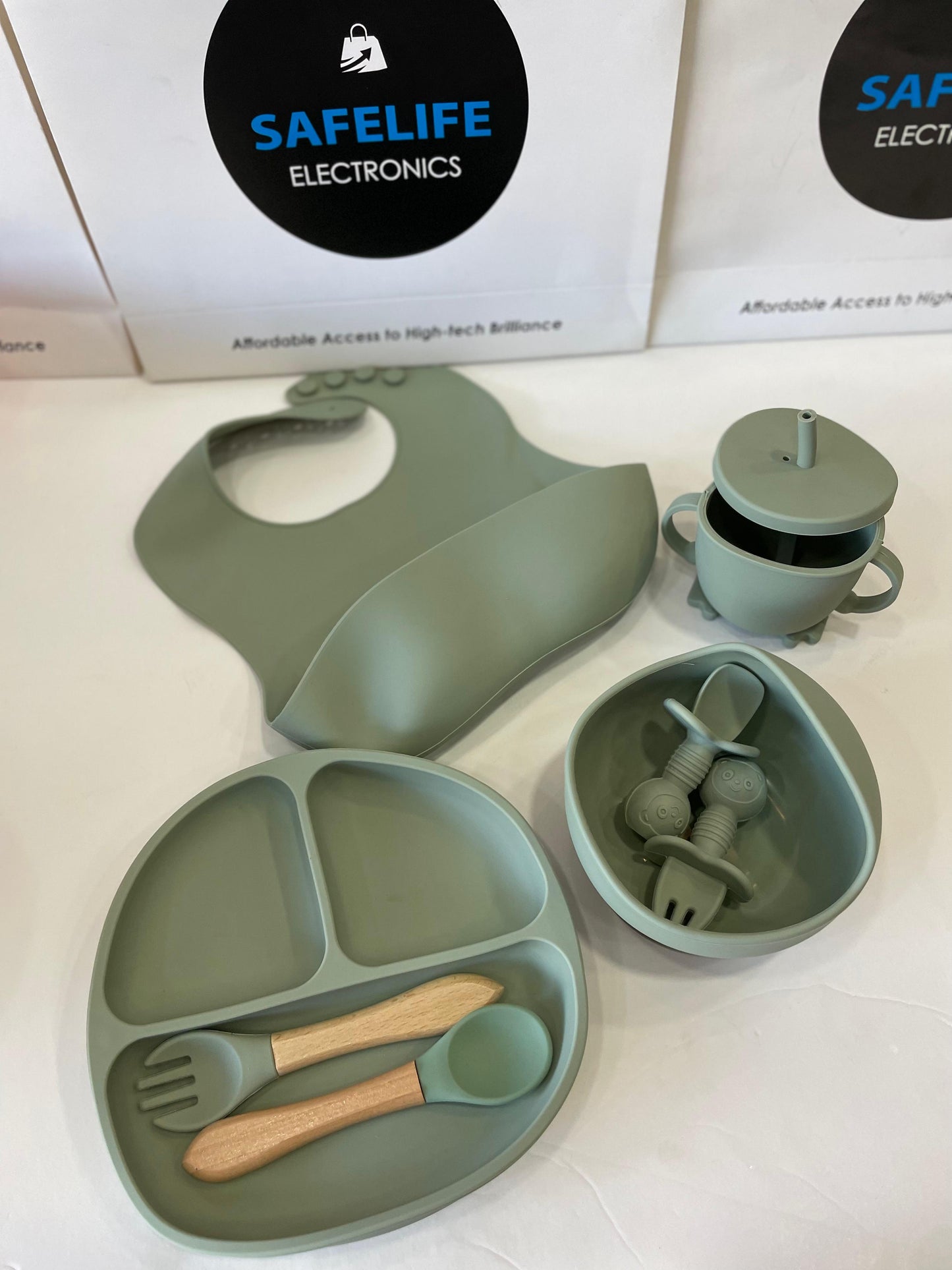 8 Pieces Silicone Baby Feeding Set